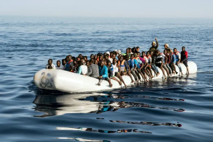 الداخلة: عناصر مراقبة الساحل تقدم المساعدة ل288 مرشحا للهجرة غير الشرعية من إفريقيا جنوب الصحراء