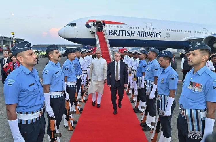 رئيس الوزراء البريطاني في زيارة للهند لتعزيز الشراكة الاقتصادية