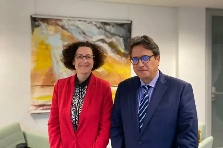 رئيس الهيئة الوطنية لضبط الكهرباء يجتمع برئيسة اللجنة الفرنسية لضبط الطاقة بباريس