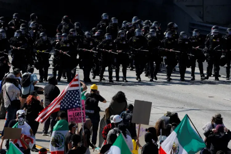 الولايات المتحدة/هجرة.. اعتقالات خلال أعمال شغب مناهضة لعمليات الترحيل في لوس أنجليس