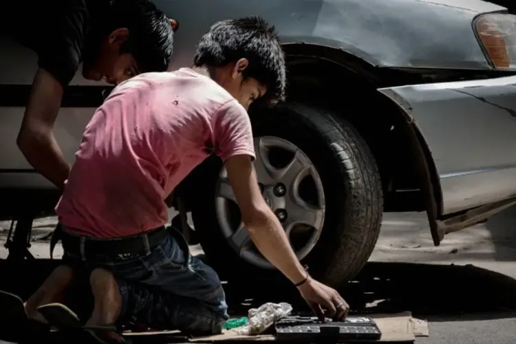 اليوم العالمي لمكافحة تشغيل الأطفال: 127 ألف طفل يشتغلون بنشاط اقتصادي في المغرب خلال سنة 2022