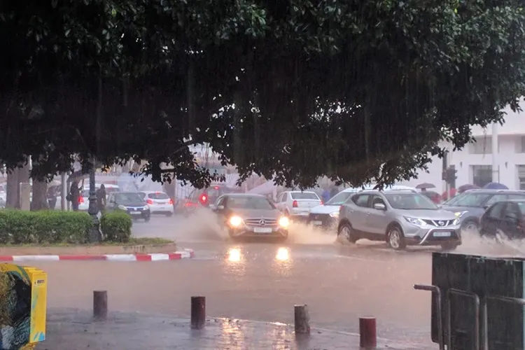 وزارة التجهيز تهيب بمستعملي الطرق توخي الحيطة والحذر إثر توقعات هبوب رياح قوية