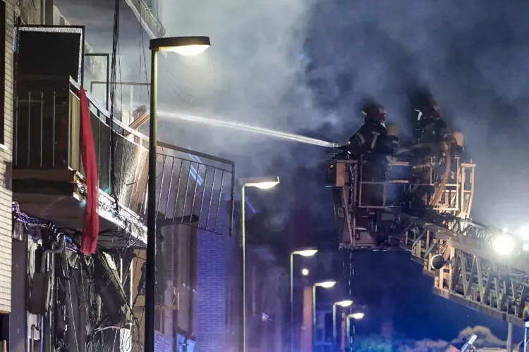 إسبانيا: مصرع إمراة وإصابة 14 شخصا إثر انفجار مبنى في بلد الوليد