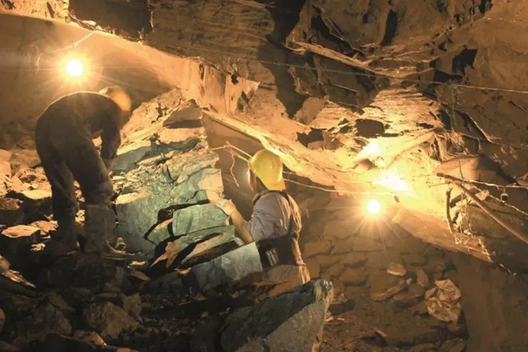 انهيار منجم للذهب بكوناكري يودي بحياة ثمانية أشخاص وإصابة آخرين