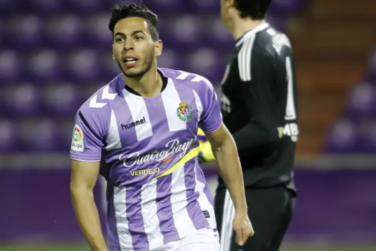 المغربي أنور التهامي يجدد عقده مع ريال بلد الوليد