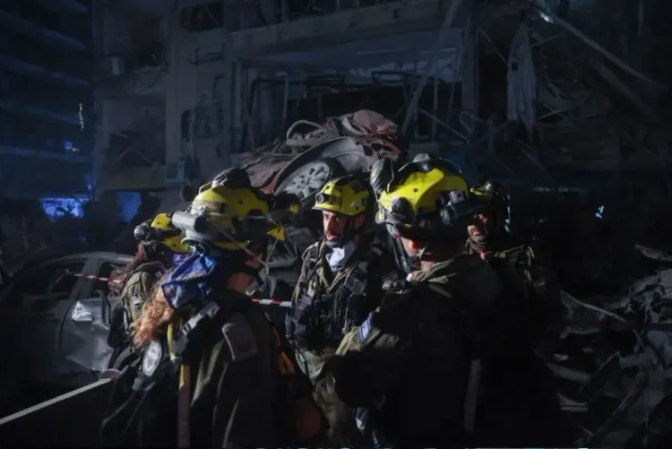 إيران تشنّ هجمات صاروخية على إسرائيل ونتانياهو يتوعّدها بالمزيد من الضربات