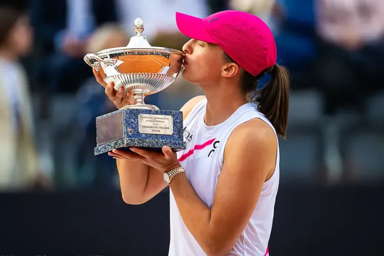 بطولة روما لكرة المضرب: البولندية شفيونتيك تفوز باللقب عقب تغلبها على البيلاروسية سابالينكا