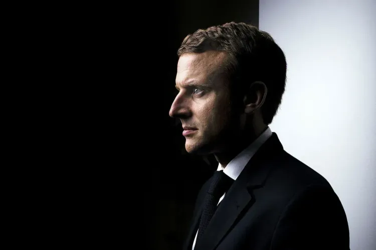 لوموند الفرنسية: ماكرون يهوي في ظلمات فقدان الشعبية