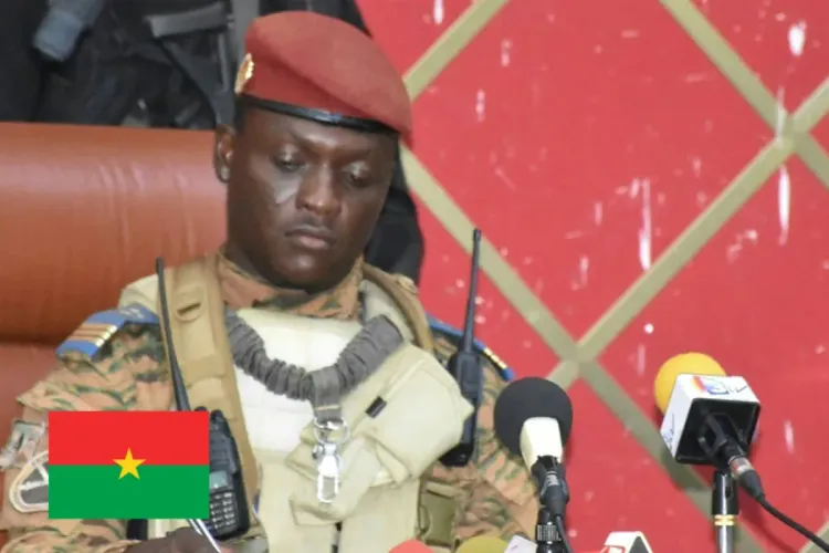 مصدر رسمي في واغادوغو : القائد إبراهيم تراوري يوقِّع على تعيينه رئيساً لبوركينافاسو