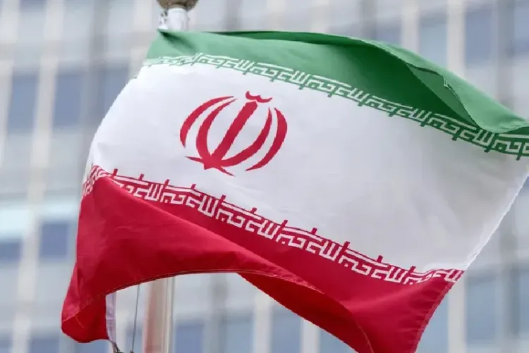 إيران تطلق صواريخ كثيفة على إسرائيل ردا على الهجوم الأمريكي الإسرائيلي