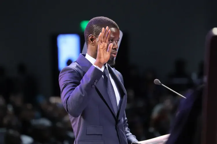 باسيرو ديوماي فاي يؤدي اليمين الدستورية ويصبح الرئيس الخامس للسينغال