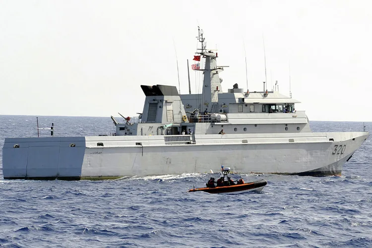 البحرية الملكية تقدم المساعدة لـ 97 مرشحا للهجرة غير الشرعية