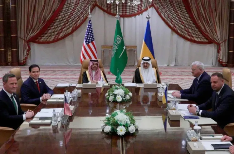 بدء المحادثات الأوكرانية الأمريكية في الرياض