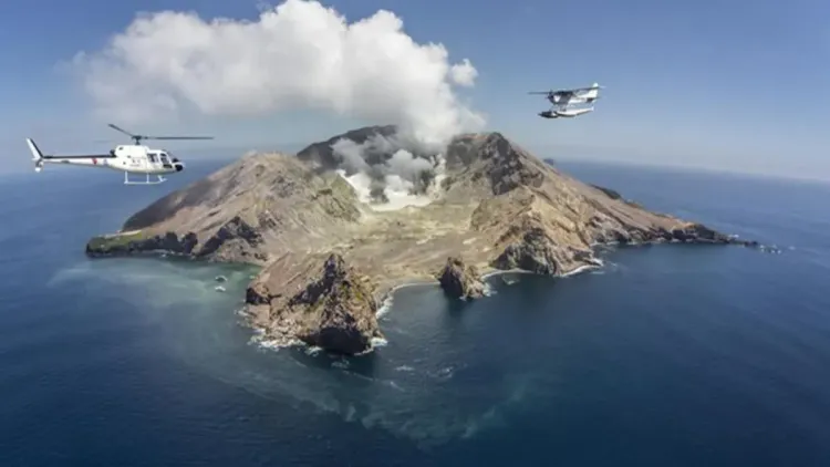 نيوزيلندا ..تحذير من تسونامي إثر ثوران بركاني بجنوب المحيط الهادي