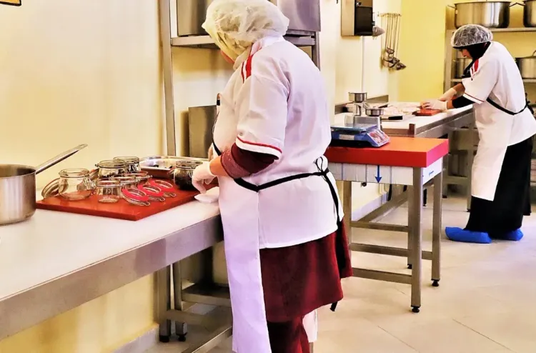 برنامج فرصة: وزارة السياحة تفند المعلومات الزائفة بشأن منح تمويلات لـ 4000 إمرأة وهمية