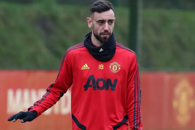 البرتغالي فرنانديش يمدد عقده مع مانشستر يونايتد إلى غاية 2026
