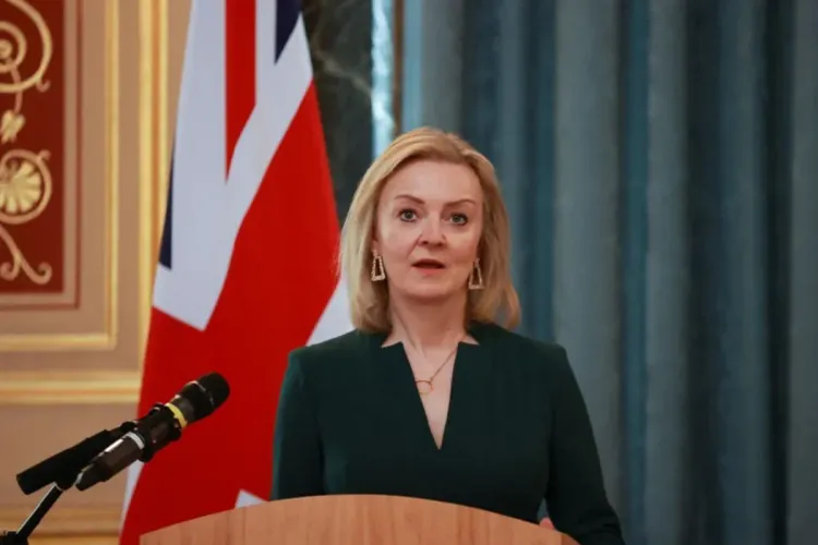 الحكومة البريطانية تتراجع عن خفض ضريبة الدخل على الأثرياء