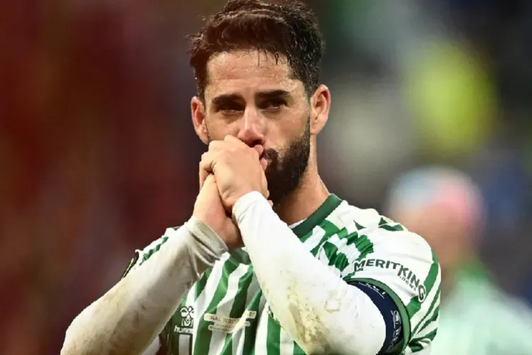 بطولة إسبانيا.. الإصابة تبعد إيسكو عن ريال بيتيس لعدة أشهر