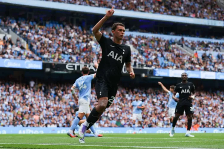 بطولة إنجلترا لكرة القدم .. توتنهام يفوز على مضيفه مانشستر سيتي (2-0)