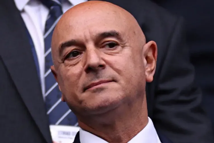 بطولة إنجلترا لكرة القدم.. رئيس نادي توتنهام يستقيل من منصبه