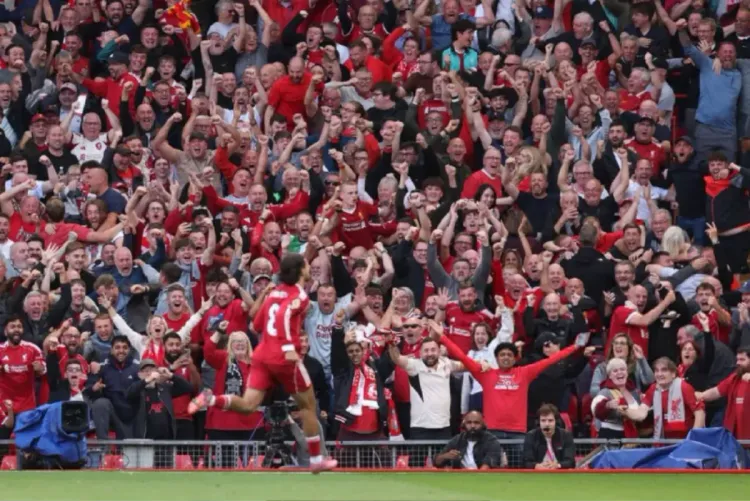 بطولة إنجلترا لكرة القدم.. فريق ليفربول يفوز على أرسنال (1-0)
