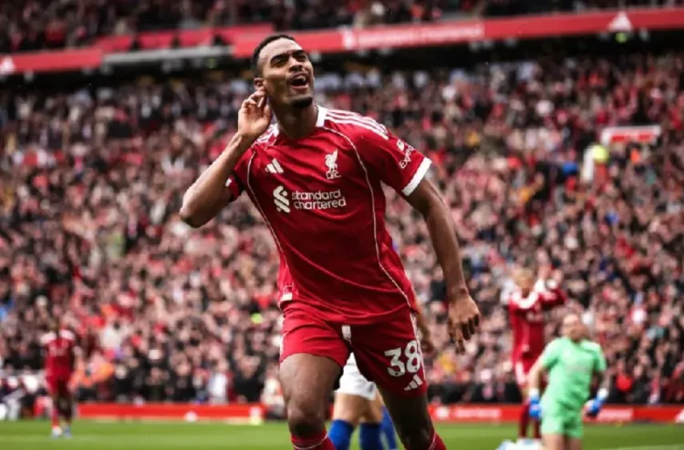 بطولة إنجلترا: ليفربول يتخطى إيفرتون ويحافظ على بدايته المثالية