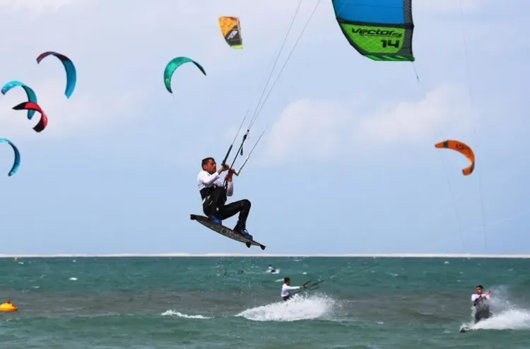 بطولة ولي العهد الأمير مولاي الحسن للكايت سورف بطولة العالم 2023: تأهل المغربيين حمزة عدي وعبد الرحيم متوكل للمسابقة الرسمية