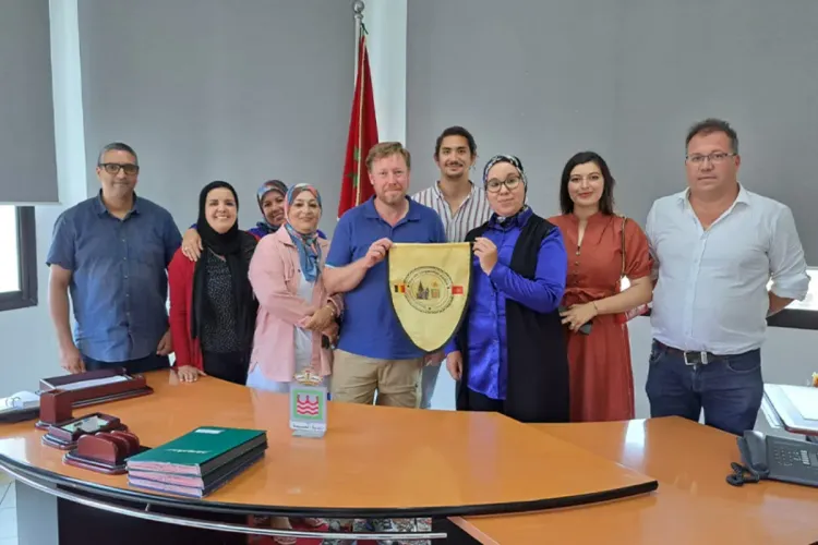 المجلس البلدي للحسيمة يعقد اجتماعاً مع أعضاء بلدية إسكاربيك البلجيكية لتعزيز سبل التعاون والشراكة