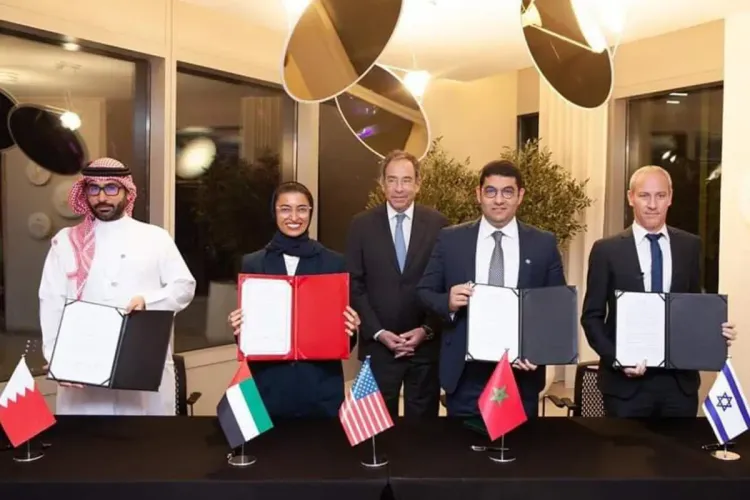 الإجتماع العربي للقيادات الشابة بدبي : مهدي بنسعيد يوقع على إعلان الثقافة والرياضة من أجل السلام