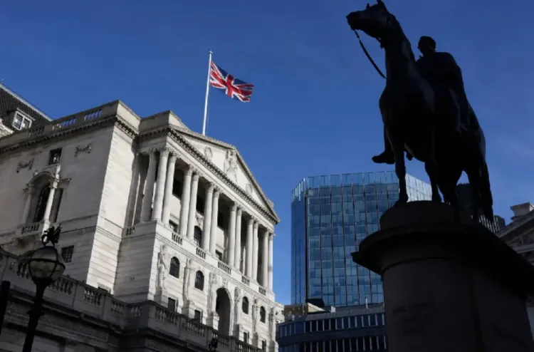 بنك إنجلترا المركزي يثبت معدل الفائدة عند 3,75 بالمائة