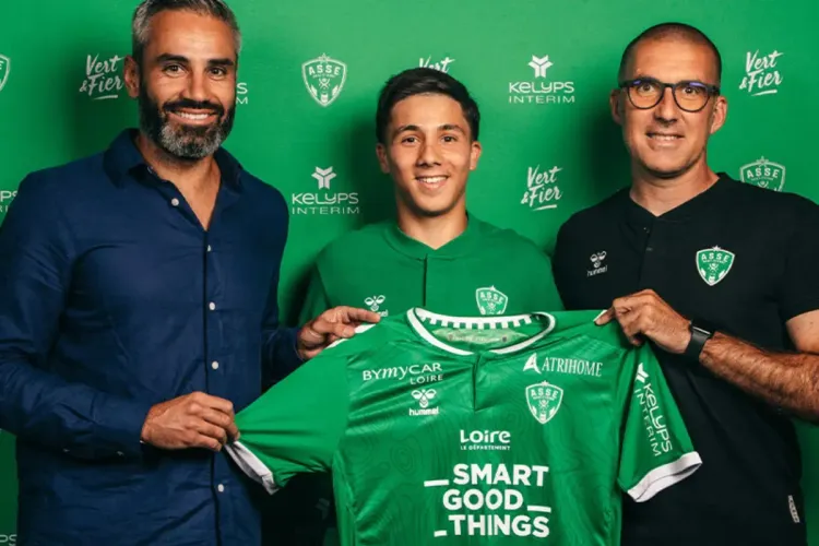 نادي سانت إتيان الفرنسي يعلن تعاقده مع المغربي بنيامين بوشواري