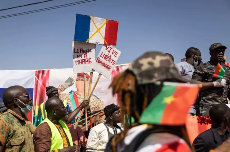 بوركينا فاسو تطرد الملحق العسكري الفرنسي
