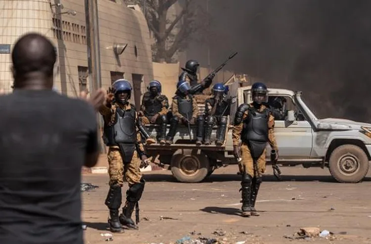 مقتل نحو خمسين إرهابيا في هجمات للجيش شرق ووسط شرق بوركينا فاسو