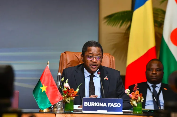 وزير خارجية بوركينا فاسو: المبادرة الأطلسية لجلالة الملك لفائدة بلدان الساحل تتميز بالوجاهة