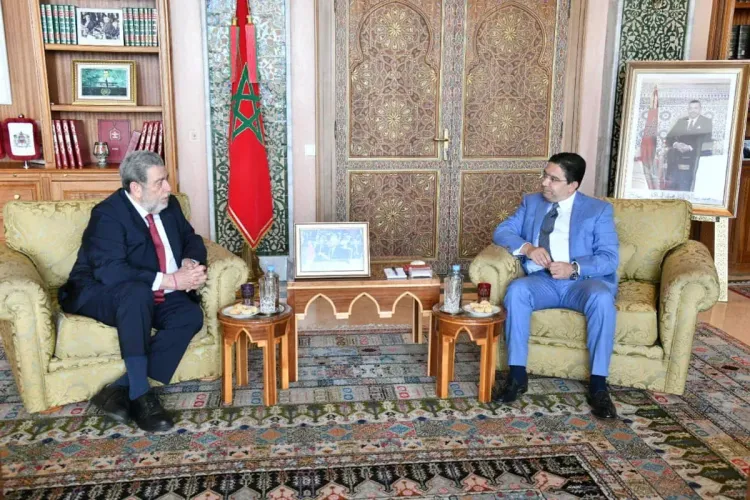 الوزير الأول لسان فانسون وغرونادين يشيد بالريادة الدولية لجلالة الملك