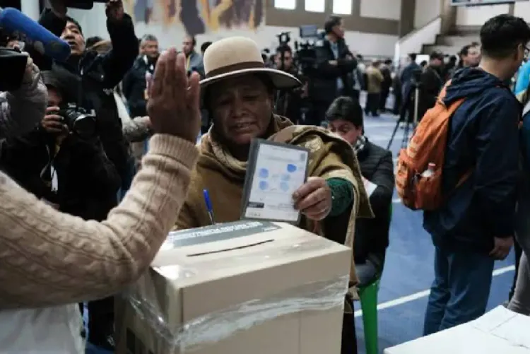 بوليفيا.. جولة ثانية من الانتخابات الرئاسية بين رودريغو باز وخورخي كيروغا في 19 أكتوبر