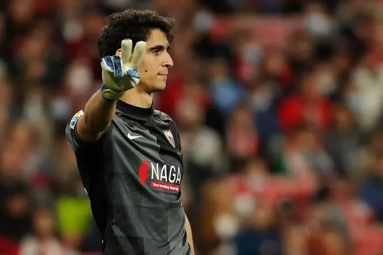 بونو يحلم بتتويج جديد بلقب اليوروبا ليغ مع إشبيلية