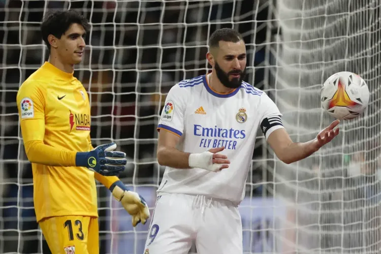 ريال مدريد يضع ياسين بونو ضمن خياراته