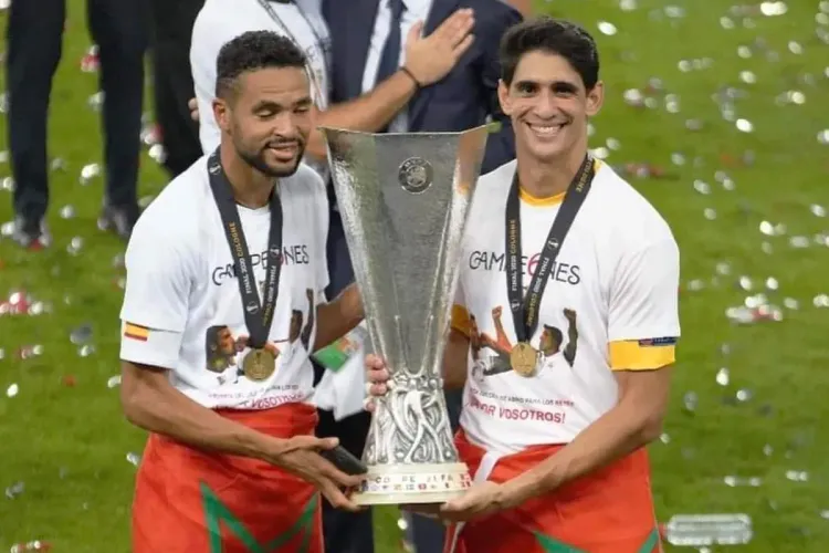 إشبيلية يحدد سعر بونو والنصيري