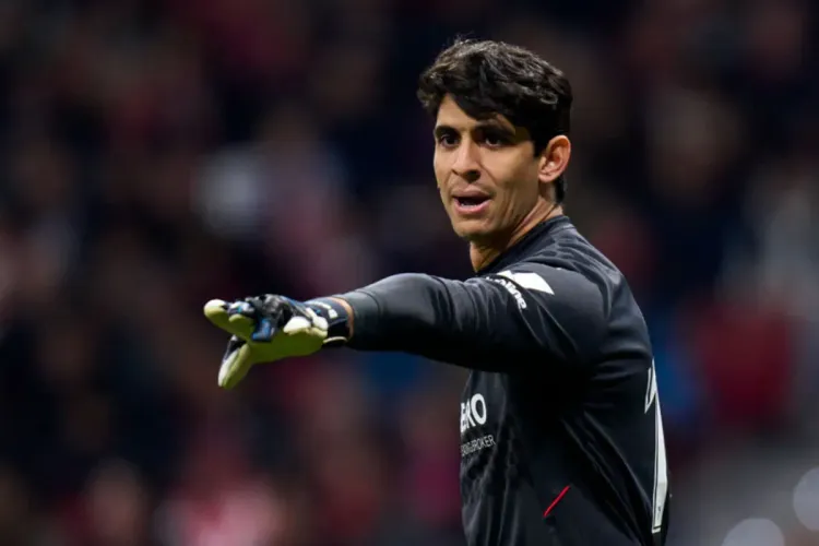 بونو يعود إلى تداريب إشبيلية بعد تجاوزه للإصابة