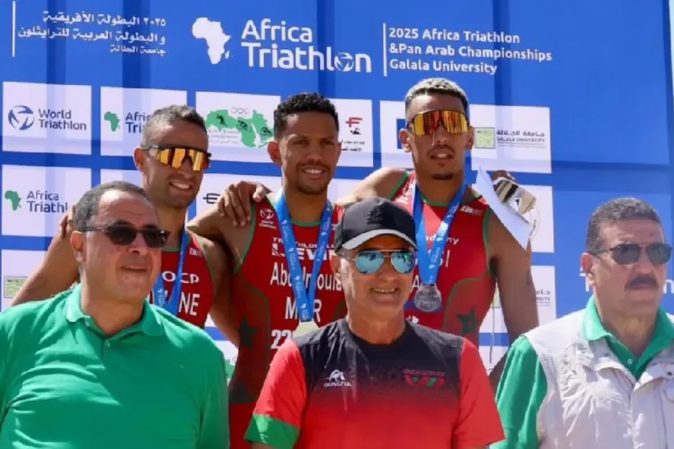 تألق لافت للمنتخب المغربي في بطولة إفريقيا والعرب للترياثلون بمصر بـ13 ميدالية