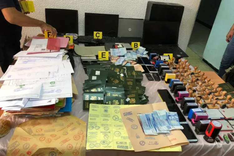 أمن وجدة يوقف ستة أشخاص يشتبه في تورطهم بشبكة لتزوير الوثائق الخاصة بتأشيرات شينغن