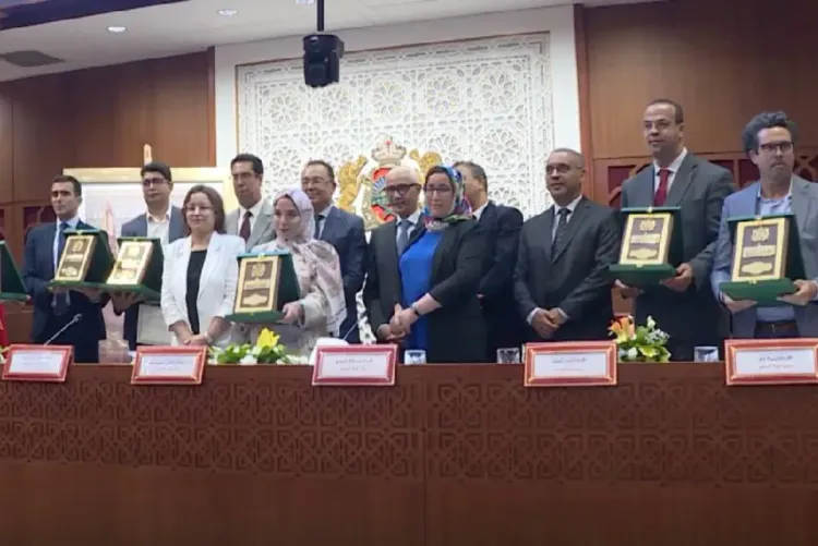 تتويج الفائزين بالدورة الخامسة للجائزة الوطنية للدراسات والأبحاث حول العمل البرلماني