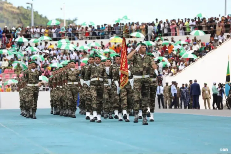 تجريدة من القوات المسلحة الملكية تشارك في احتفالات الذكرى الخمسين لاستقلال جمهوية القمر الاتحادية