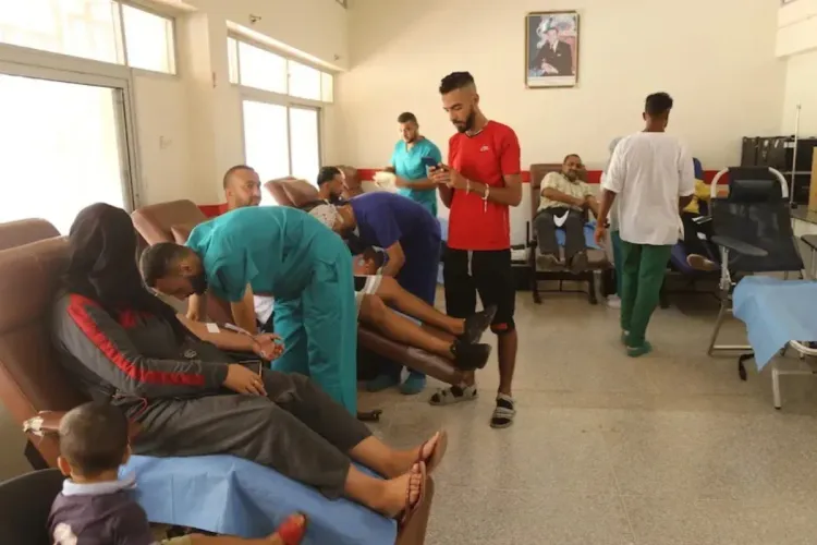 فاجعة خريبكة .. متطوعون يتبرعون بالدم لفائدة الجرحى والمصابين