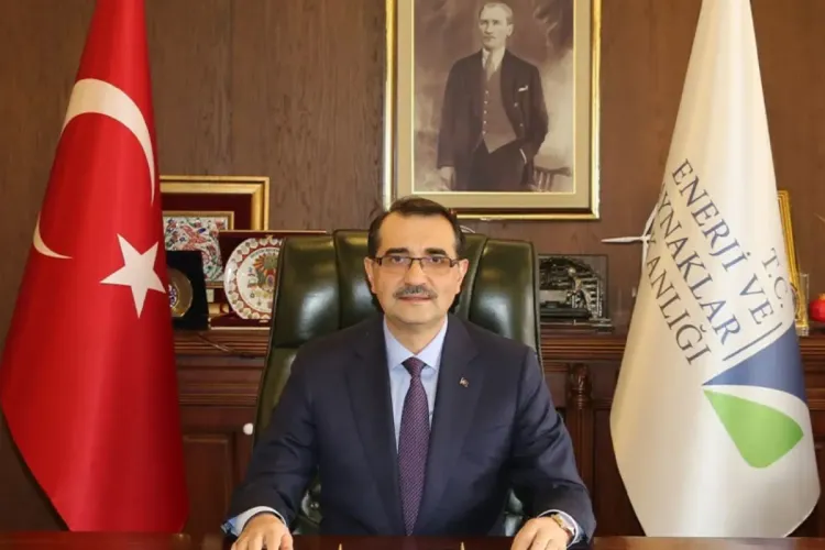 وزير الطاقة التركي يعلن شروع بلاده في استغلال الغاز الطبيعي المستخرج من البحر الأسود
