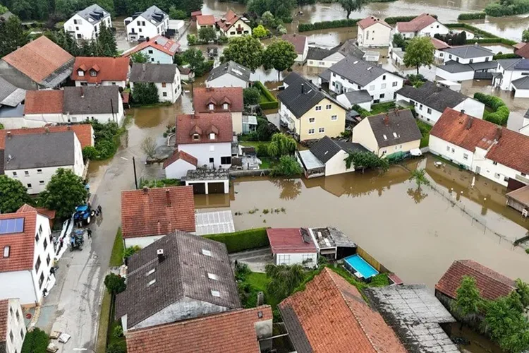 الفيضانات بتركيا تقتل شخصين في شمال وشرق البلاد