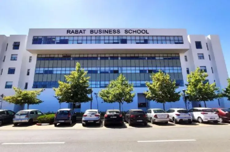 مدرسة الرباط لإدارة الأعمال تحتفي بتخرج فوجها الثالث عشر