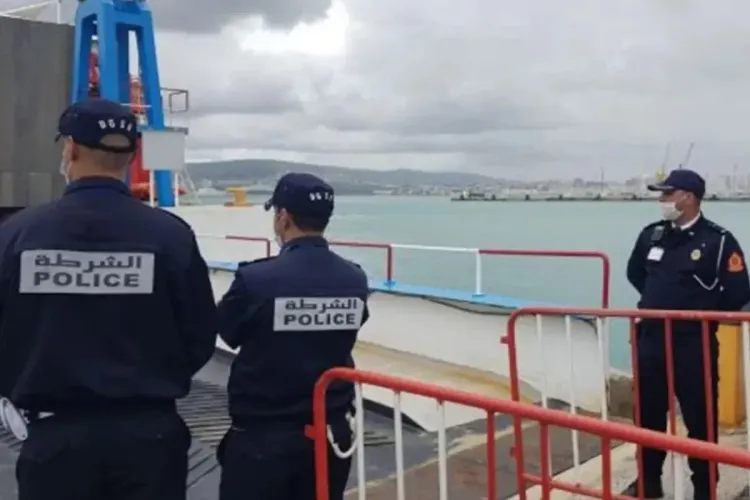 توقيف مواطن أجنبي مطلوب لدى القضاء البريطاني في قضايا إجرامية خطيرة