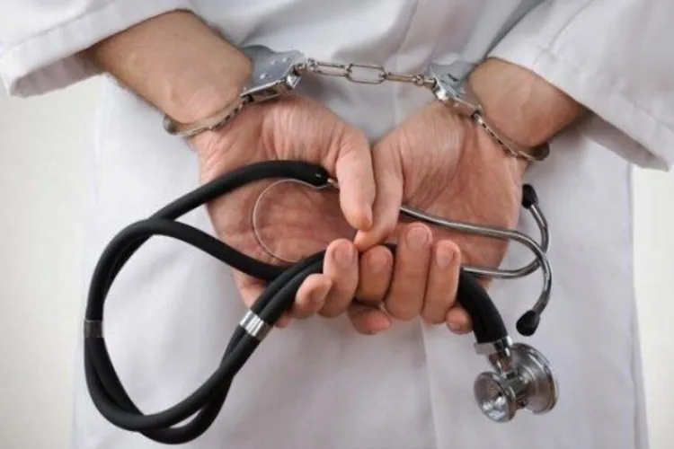 توقيف ثلاثة أشخاص بالدار البيضاء بينهم طبيب وصيدلي للاشتباه بتورطهم في ترويج المؤثرات العقلية